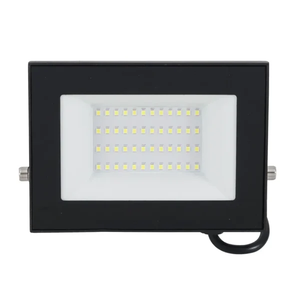 Refletor LED 50W: Iluminação Potente e Eficiente para Áreas Externas e Internas